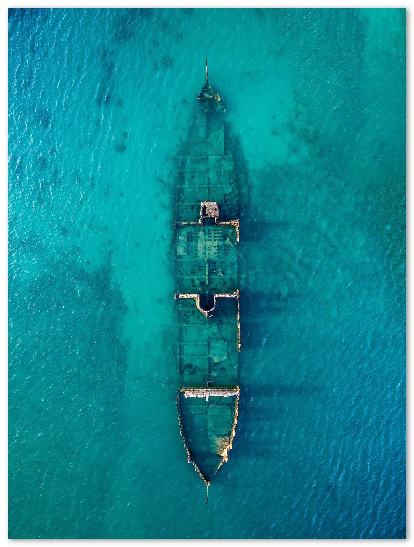 Tableau photo d'art en plexiglas montrant une épave vue par drone à l'Ile Maurice