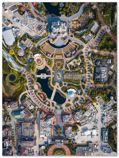 Tableau photo d'art en plexiglas montrant le parc d'attraction Disney de Shanghaï vu par drone